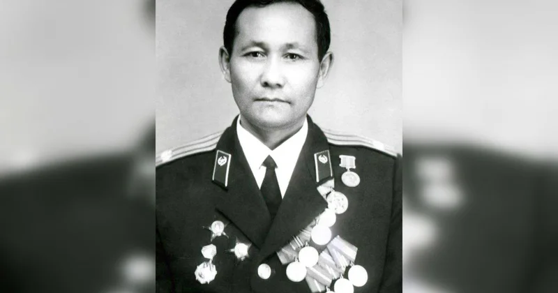 Сыну Халық қаһарманы Кенжебая Маденова передали Золотую звезду и орден Отан в Акорде