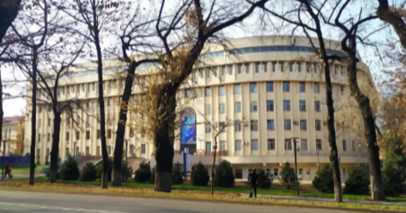 Студент первого курса выпал из окна университета в Алматы