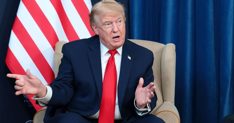 Снова отправить в забвение серп и молот пообещал Трамп