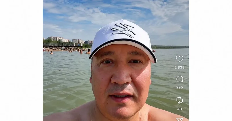 Аким Павлодарской области искупался в прямом эфире в Иртыше после жалоб на грязную воду (видео)
