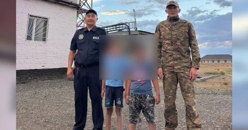 Полицей мен ТЖД қызметкері балаларды құтқарып қалды