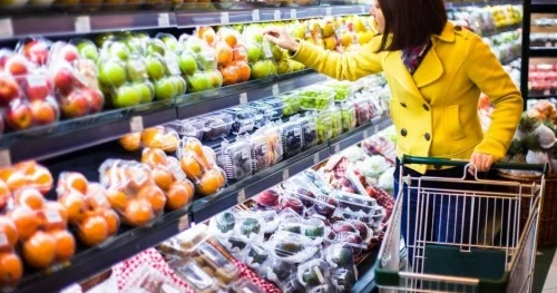 Почти 2400 случаев завышения наценки на продукты выявили в Казахстане