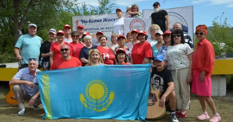 Не смолкают струны дружбы