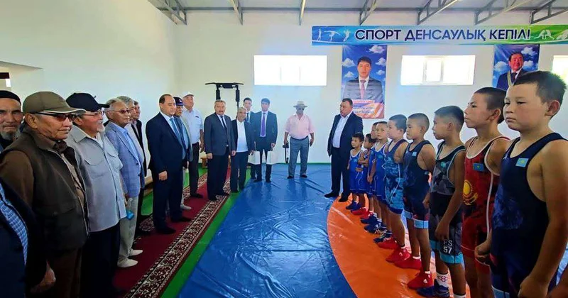 Спортзал построили всем миром