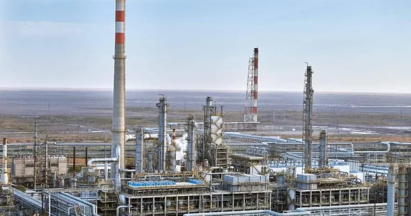 100 тоннадан астам газ жағылған: Атырау мұнай өңдеу зауытында бірқатар заңбұзушылық анықталды