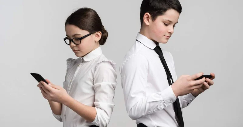 Оқушылар сабақ кезінде смартфон пайдаланса, ата анасына айыппұл салынады