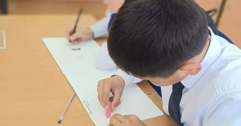 Мектепте телефон қолдануға болмайды министрлік айыппұл салынатынын ескертті