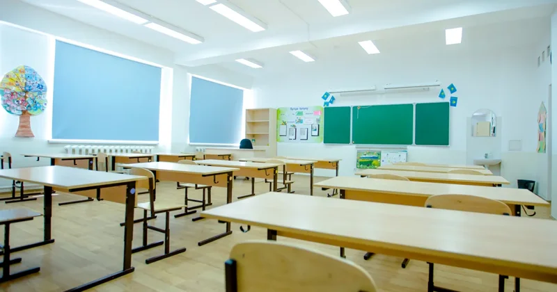 Штраф и даже арест теперь грозят казахстанским родителям за прогулы школьников