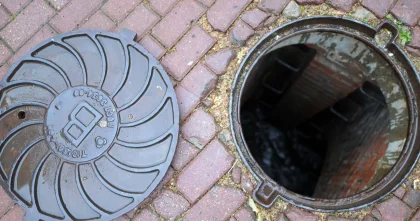 Женщина погибла после падения в колодец с кипятком в Актобе