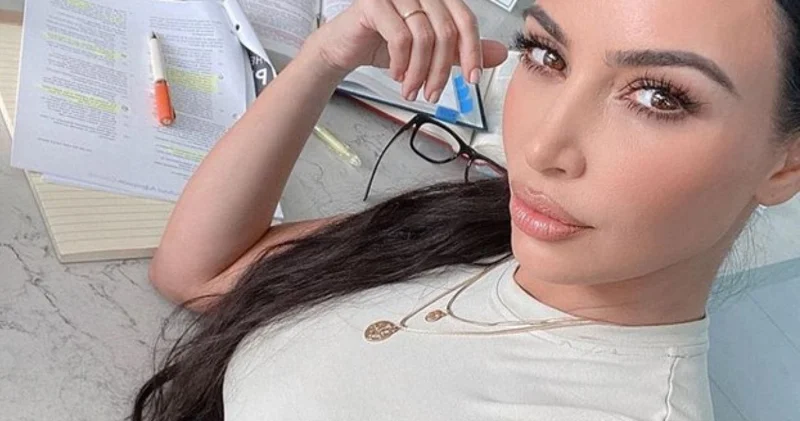 Университет пен мектепте жазба жұмыстары аудиторияда оқытушының қатаң бақылауымен өте бастады