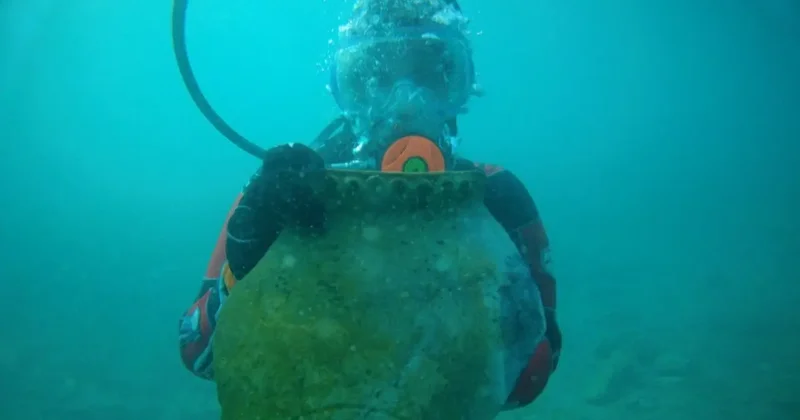 Қырғызстанда Ыстықкөл түбінен орта ғасырдағы мұсылман қорымы табылды