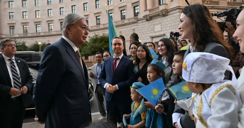 Президент Қасым Жомарт Тоқаевты АҚШ та оқитын қазақ студенттері қарсы алды