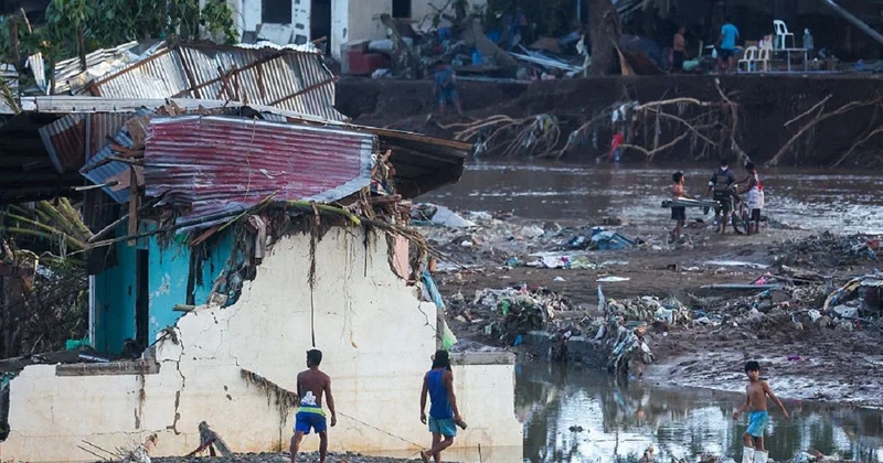 Число жертв тайфуна Калмаэги выросло до 140 на Филиппинах