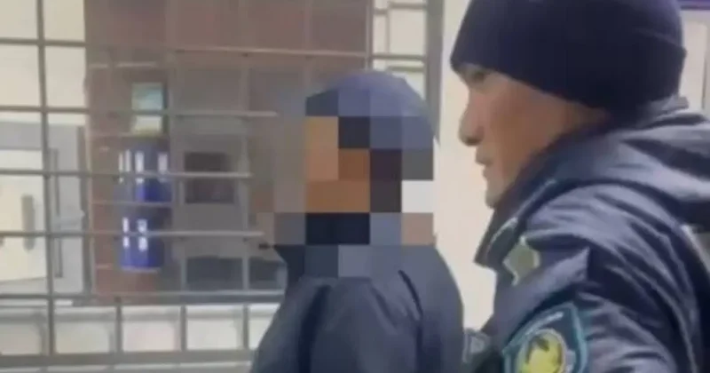 Патрульные в Жамбылской области остановили машину и опознали преступника, находящегося в розыске