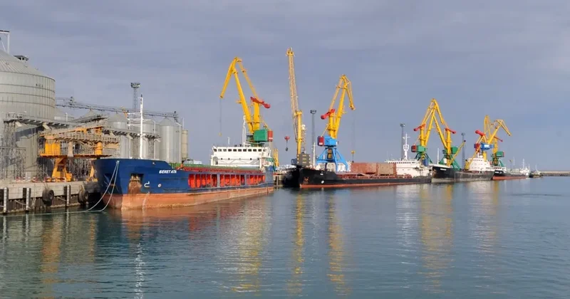 Загрузке зерна на корабли мешает низкий уровень воды в порту Актау