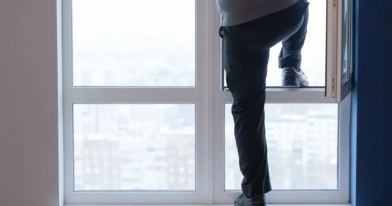 Пациент погиб, выпрыгнув из окна больницы в Акмолинской области