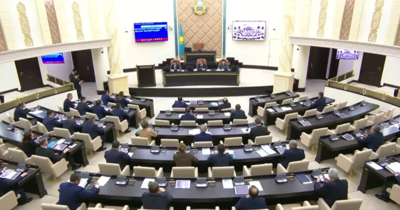 Бұдан былай әр шырқалған ән үшін автордың әмияны толады