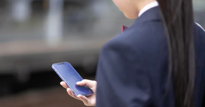 Смартфоны во время уроков: какой штраф грозит родителям в Казахстане