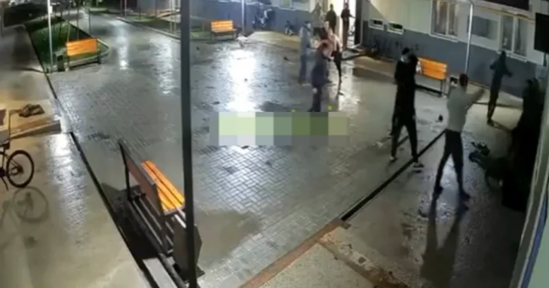 Толпа напала на охранника и жильца жилого комплекса Алматы