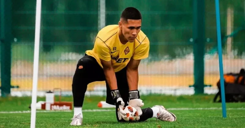 УЕФА включил сейв Анарбекова в список лучших