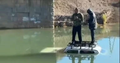 Түркістан облысында екі адам мінген көлік суға түсіп кетті