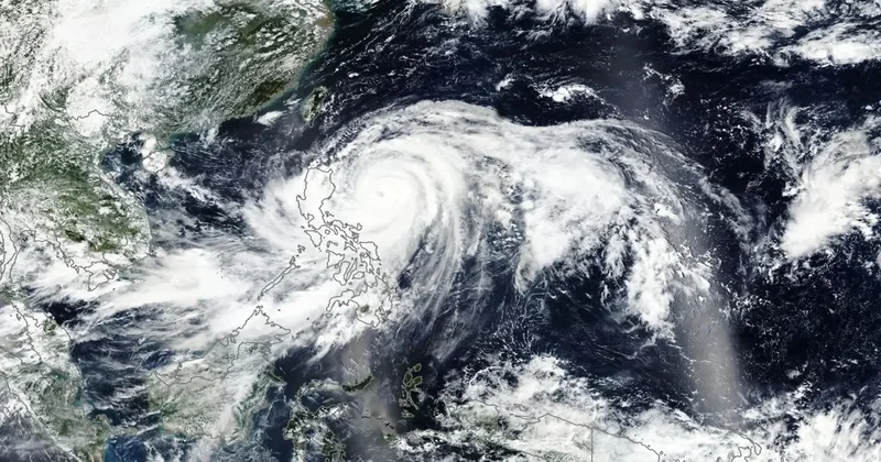 Филиппинді қиратқан қуатты тайфун Вьетнамға бағыт алды