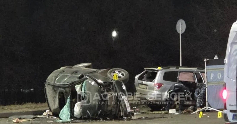 Ақтөбеде үш көлік соқтығысып, жүргізуші мен жолаушы көз жұмды