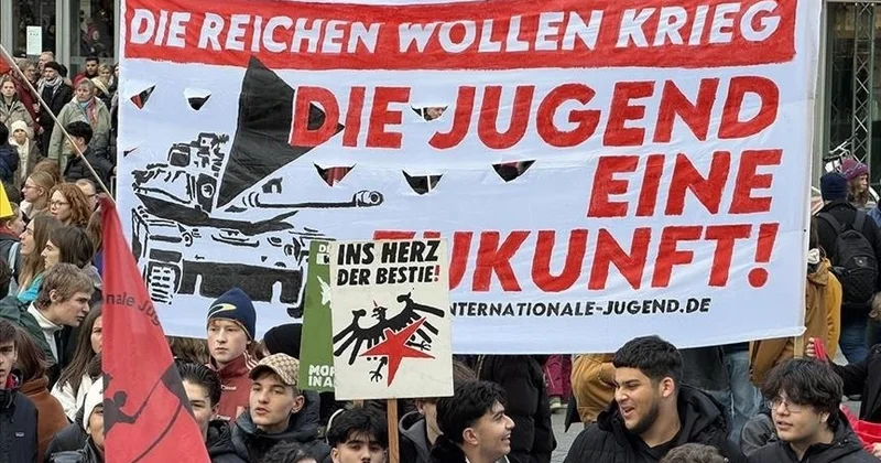 Германия оқушылары әскери қызмет туралы заң жобасына қарсы шығып жатыр