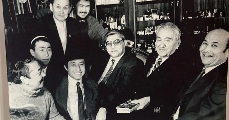 1992 жыл. Үлкен кісінің үйінде