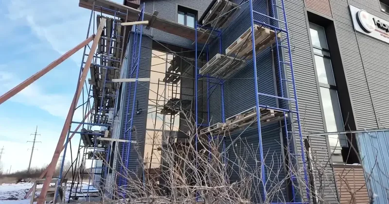 Трагический случай в Петропавловске: рабочие сорвались с высоты