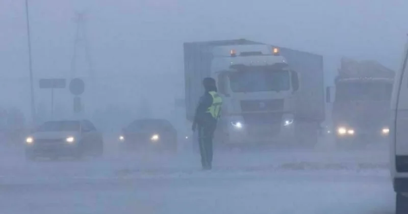 Движение ограничили из за непогоды на трассах в трех регионах Казахстана