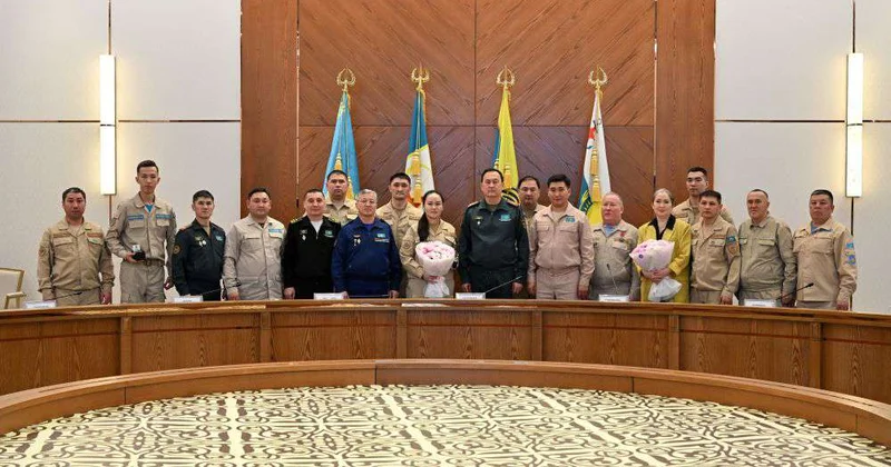 Жас сарбаз объединяет сотни тысяч ребят