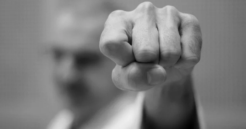 Скандальная драка в Туркестане: удар чиновника стоил ему кресла