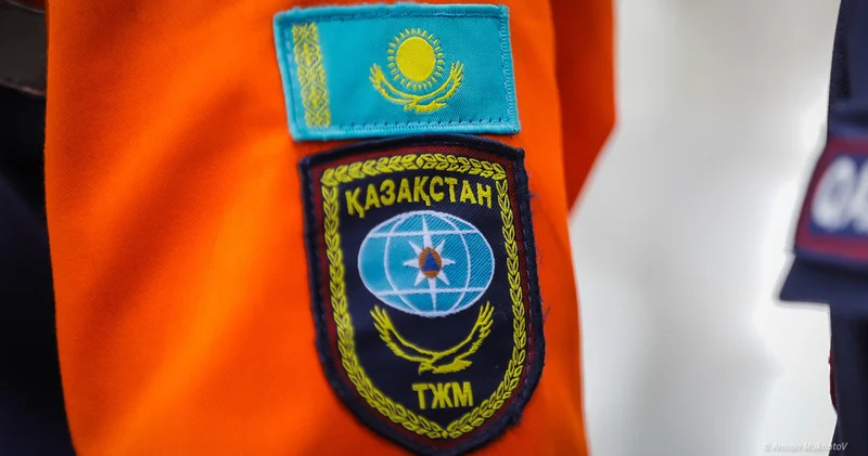 Пәтерде қамалып қалған: Астанада 3 жасар бала құтқарылды