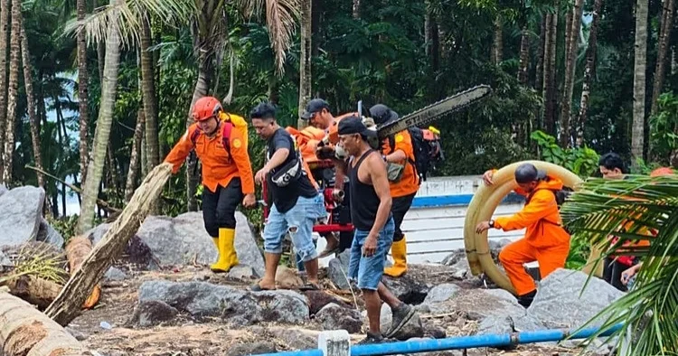 Индонезияда су тасқынынан 16 адам қаза тауып, 140 тан астам үйді су шайып кетті
