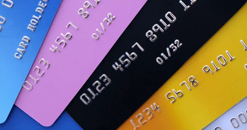 Мошенники стали использовать блокировку банковских карт в схемах обмана казахстанцев