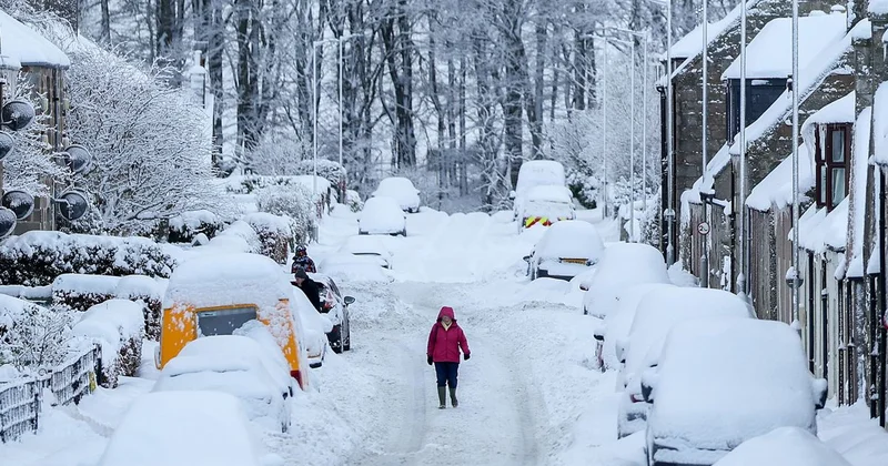 Сильный снегопад спровоцировал коллапс на дорогах Европы: есть погибшие (видео)