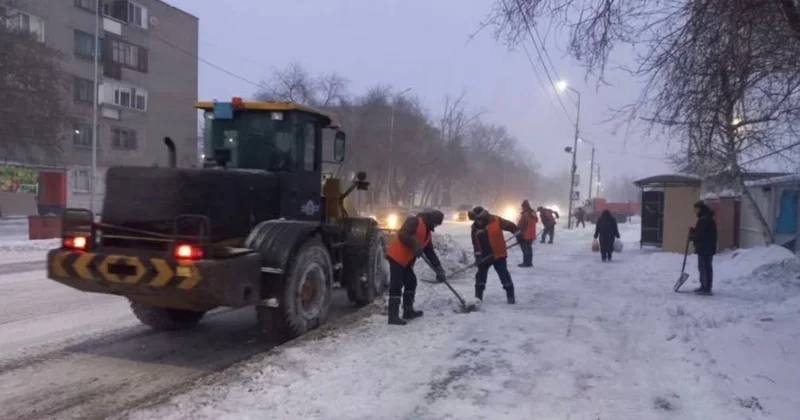 Павлодарда қар күреу жұмыстары тәулік бойы жүргізіліп жатыр