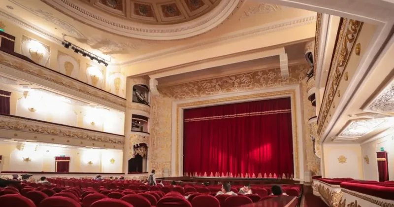 Главным из искусств является... цирк и театр!