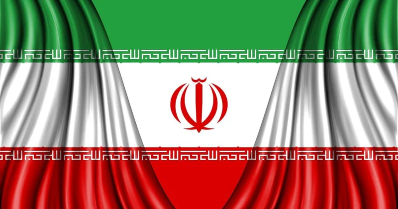 Силовики приветствуют демонстрантов? Люди бросают рис. Что происходит в дни иранского Кантара