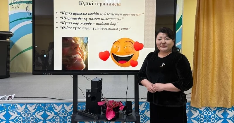 Күлкі терапиясы: күйзеліспен күресу үшін себепсіз күлуге адам үйренуі керек