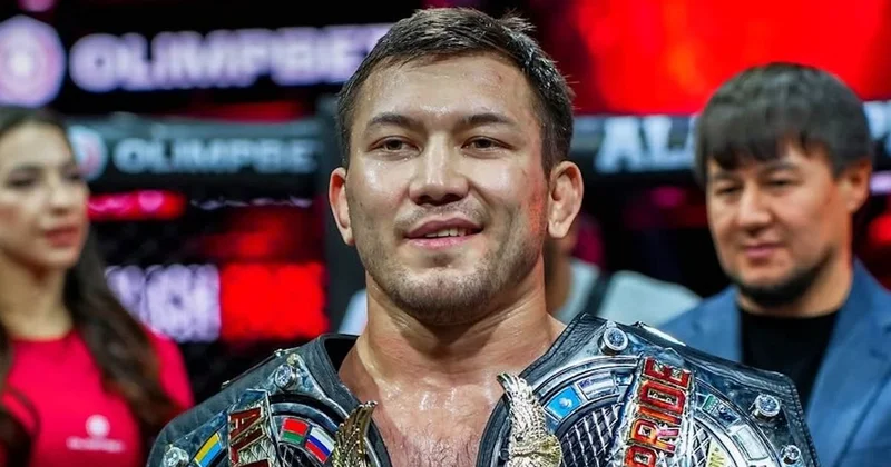 Казахстанец нокаутом выиграл исторический бой против звезды топовой лиги