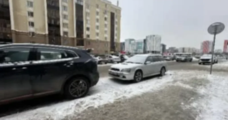 Жительница Астаны обнаружила изуродованную машину после двух дней на парковке
