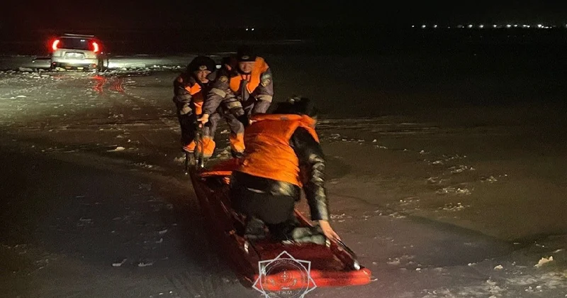 Автокөлік суға батып кеткен: Қапшағайда екі әйел құтқарылды
