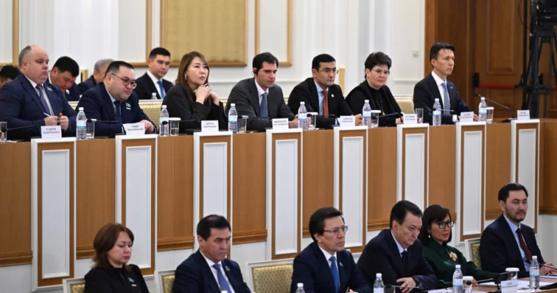 Қазақстандағы неке: Конституция жобасына әйелдердің құқықтары мен мүдделерін қолдайтын норма енгізілді