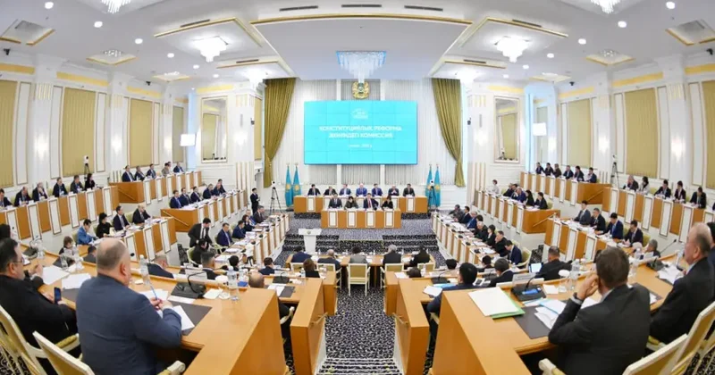 Бүгін Конституциялық комиссияның кезекті тоғызыншы отырысы өтіп жатыр