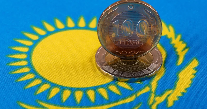 Комиссия мүшелері Конституциядағы теңгеге қатысты ұсынысты қолдады