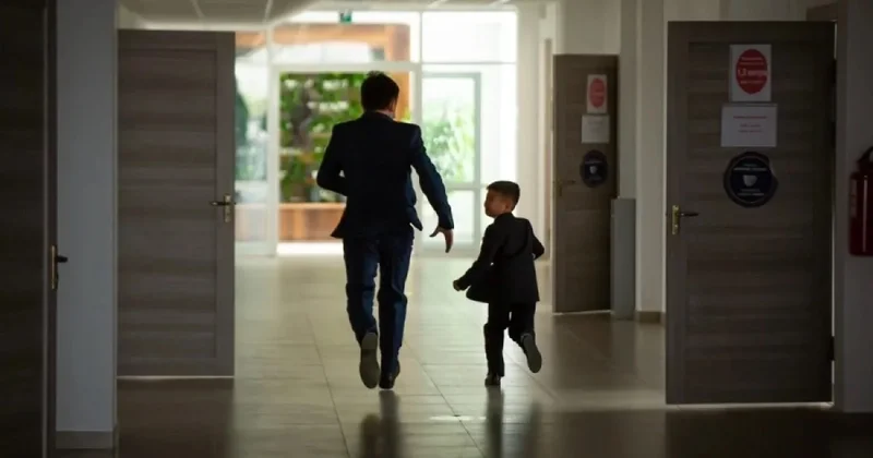 Хоть бы не отменили: учительница из Костаная превратила школьные будни в сериал