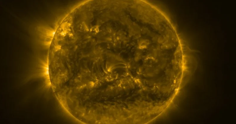 Космический аппарат показал снимки невидимой солнечной стороны