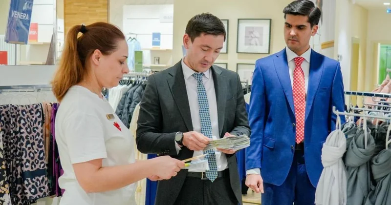 Таза Қазақстан : Елордалық кәсіпкерлерге тазалықты сақтау жөнінде чек парақшалар таратылды